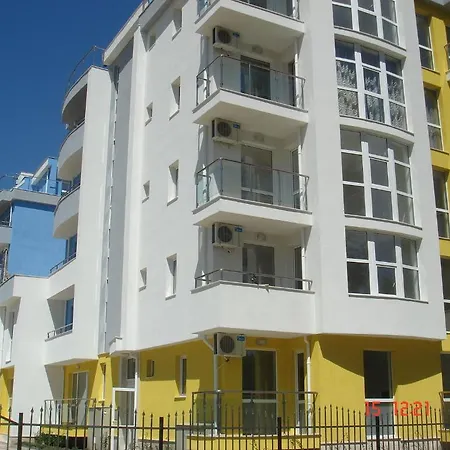 Sofia In Sunny Апартаменты *