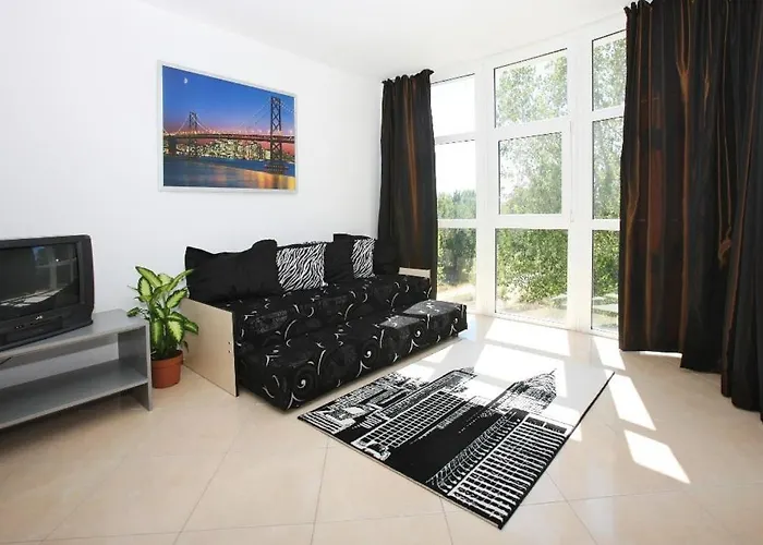 Sofia In Sunny Apartment