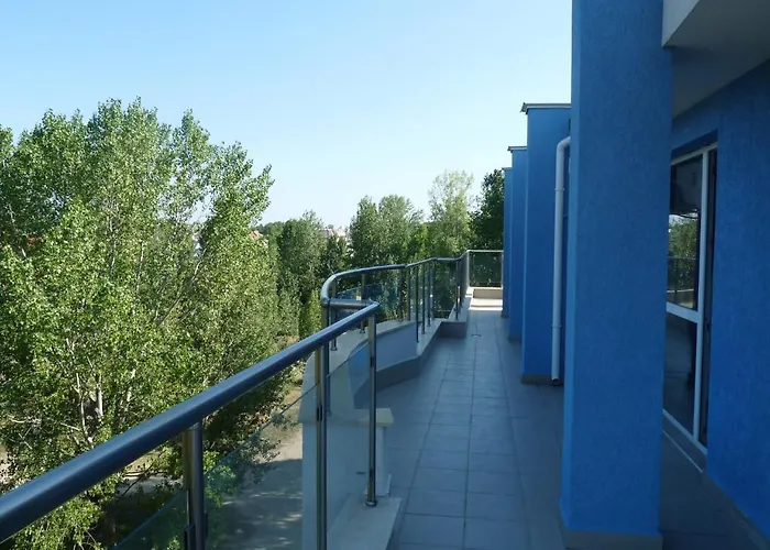 Sofia In Sunny Apartment