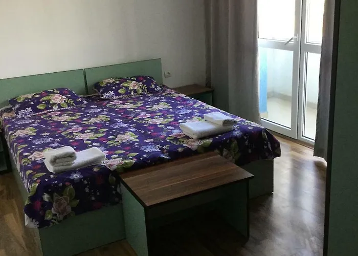 Sofia In Sunny Apartment *