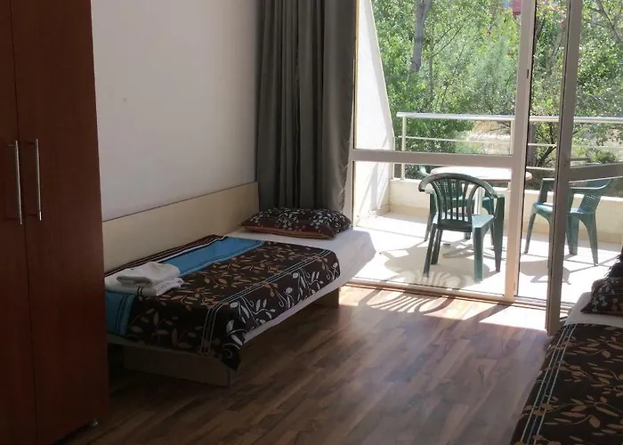 Sofia In Sunny Slantschew brjag